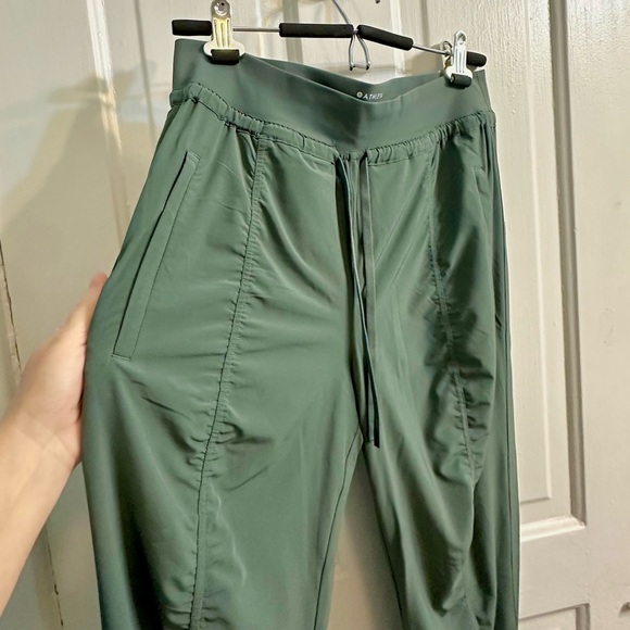 Like New! Athleta Attitude Pant in Bali Green (Size 10) Soft & Stretchy - Picture 5 of 8
